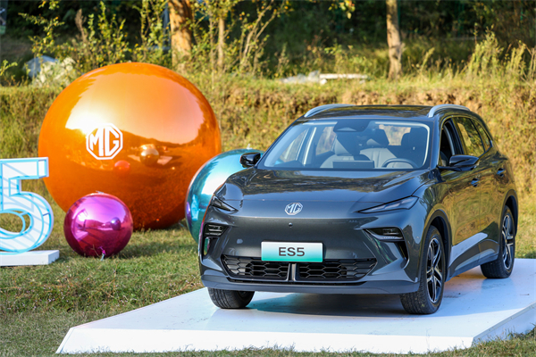 全球高标准纯电后驱SUV MG ES5宠你自在生活，增换购惊喜价9.99万元起
